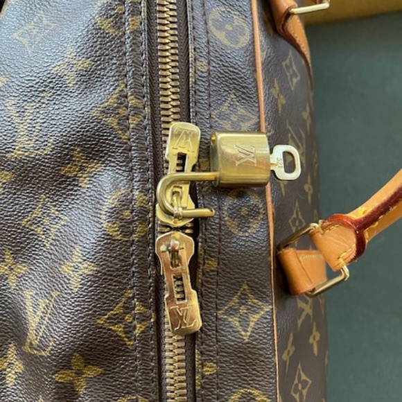 Louis Vuitton Sirius Weekender Bag - Picture 12 of 16